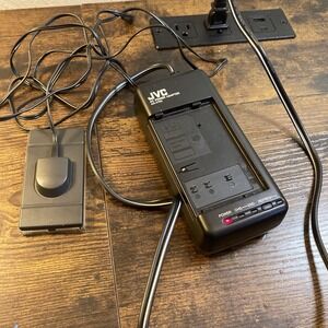 JVC AA-V11U Camcorder AC Power Adapter Battery Charger + DC Adapter Plate TESTED